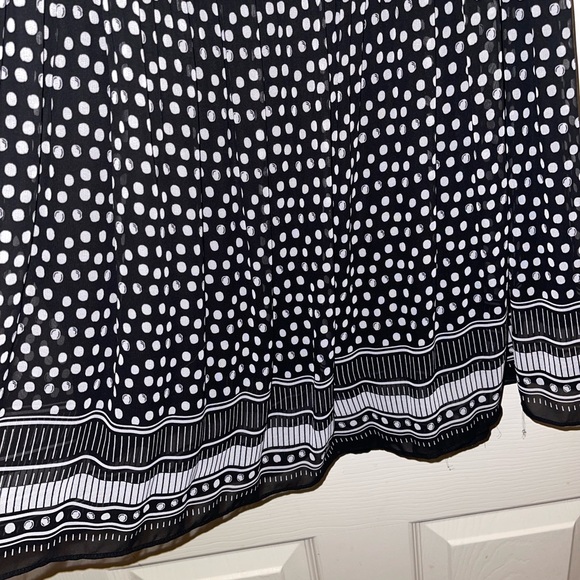 Max Studio Skirt size small - Picture 4 of 8